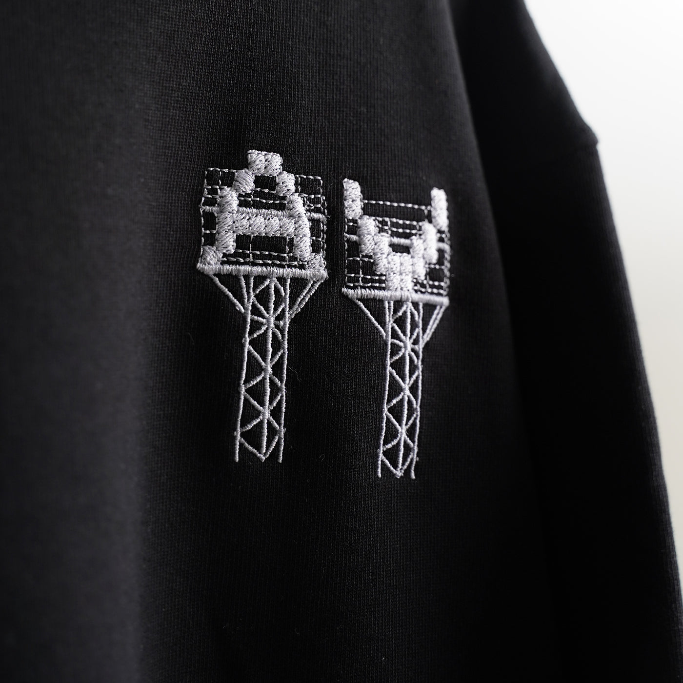 AV Floodlights Sweatshirt - [Black]